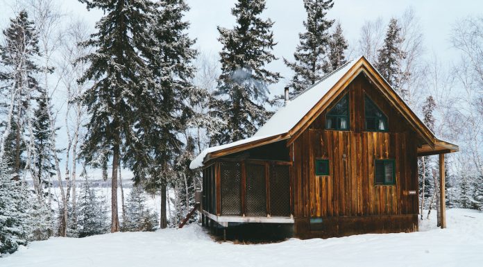 A snowy cabin in Manitoba along a lake in Whiteshell Provincial Park