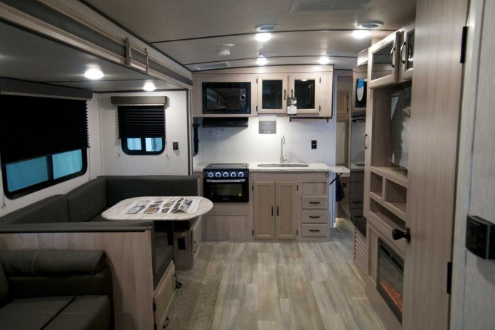 Coachmen 3272BH