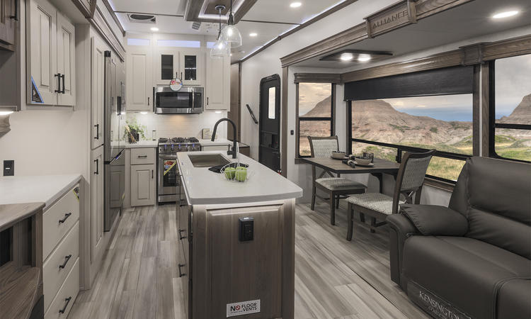 https://www.rvlifemag.com/wp-content/uploads/2022/10/Aliance-RV-2023_paradigm_295mk_09-Interior.jpg