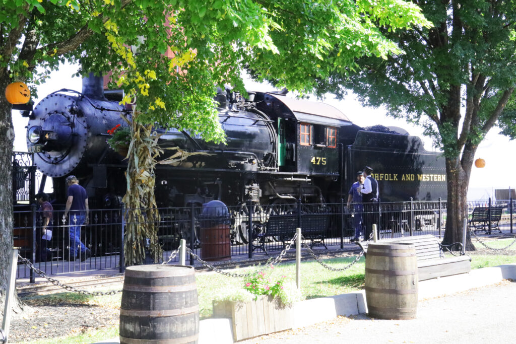 Steam locomotive 475