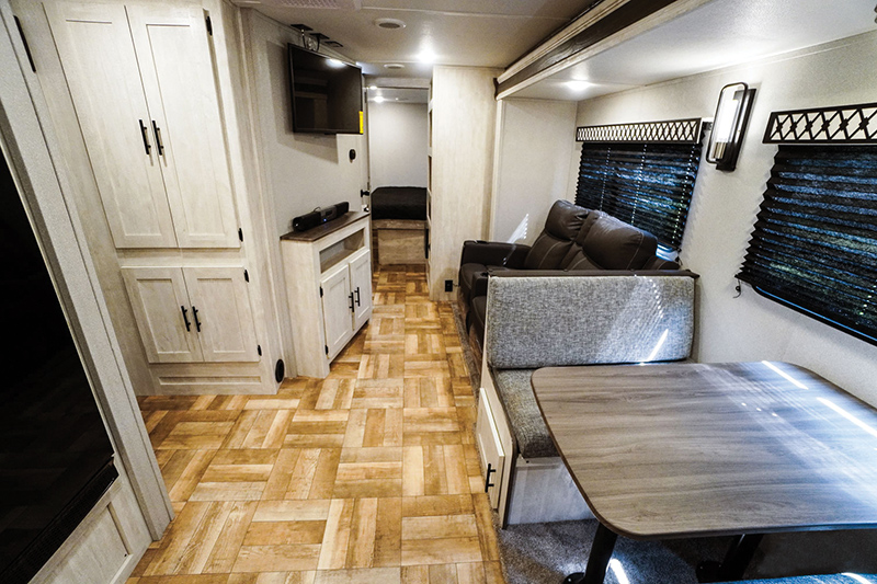 Shasta RV 25FK interior