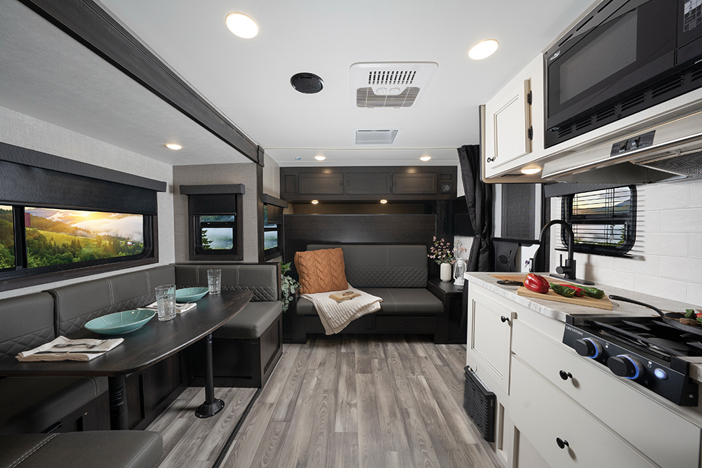 Highland Ridge RV Range Lite Air 19MBH interior