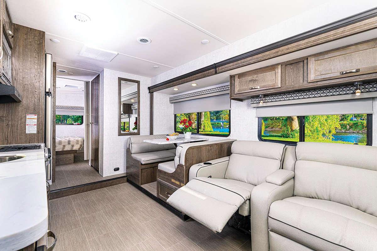 Gulf Stream Coach Conquest 6320 interior