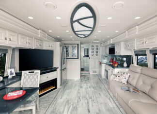 Fleetwood Discovery interior in Winter Fog decor motif