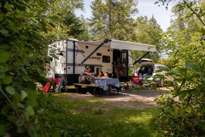 Falcon Lake_9274_CreditMayContainStudio-CourtesyofTravelManitoba-medium Camping at Falcon Lake in Manitoba's Provincial Parks - May Contain Studio photo courtesy Travel Manitoba.