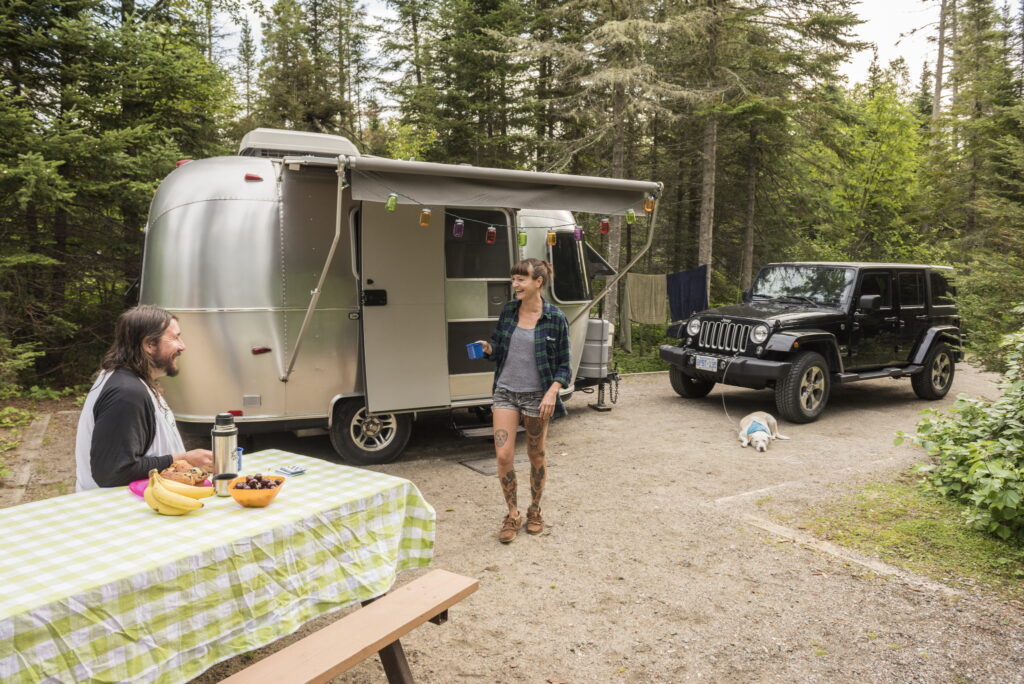 Visitors RV camping in the Hattie Cove Campground. Pukaskwa National Park, Ontario, Canada. Photo © Parks Canada / Scott Munn.