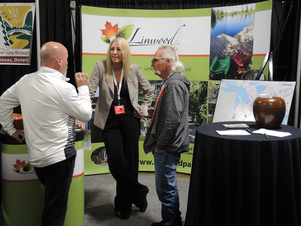 Linwood Parks operates 6 locations in Ontario - they were at the Toronto Fall RV Show to invite visitors to come up and take a look... 