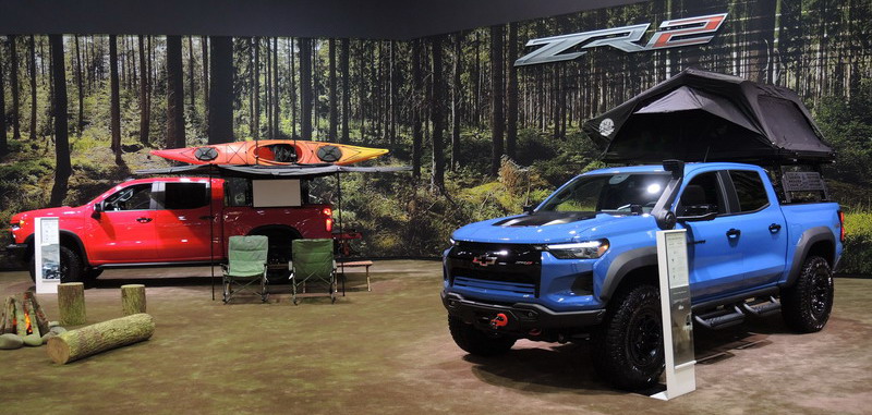 Chevy Colorado ZR2 with Go Overland rooftop tent.